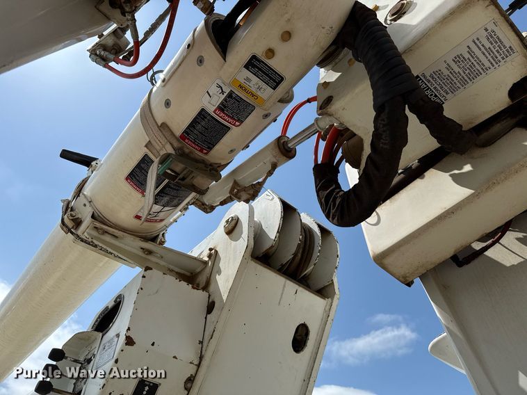 image for item EJ4734 1987 International 1754 bucket truck