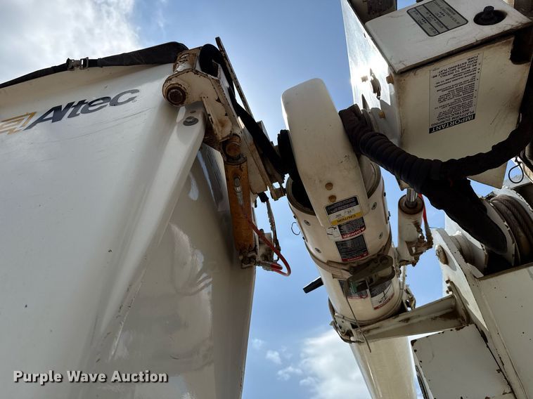 image for item EJ4734 1987 International 1754 bucket truck