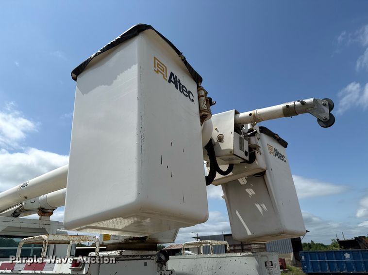 image for item EJ4734 1987 International 1754 bucket truck