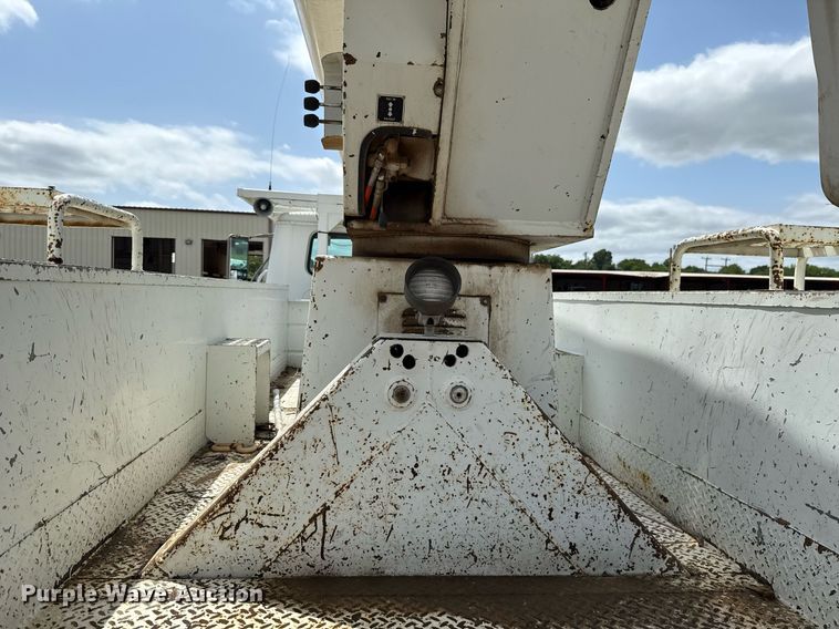 image for item EJ4734 1987 International 1754 bucket truck