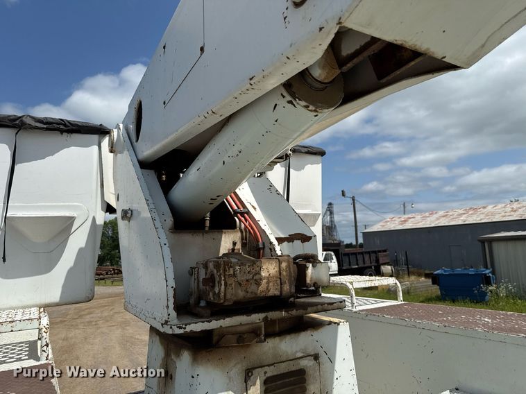 image for item EJ4734 1987 International 1754 bucket truck