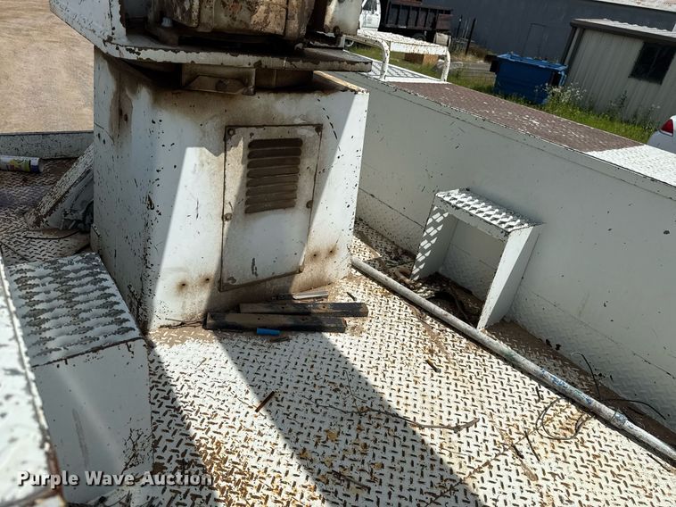 image for item EJ4734 1987 International 1754 bucket truck