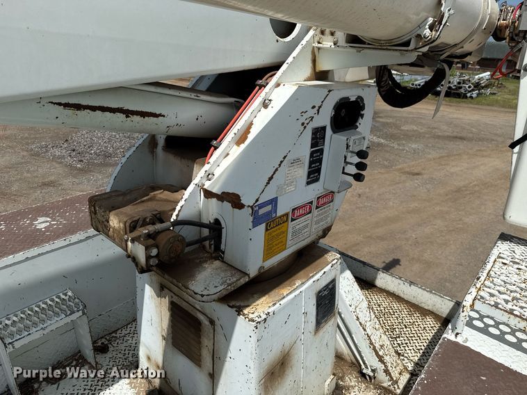 image for item EJ4734 1987 International 1754 bucket truck