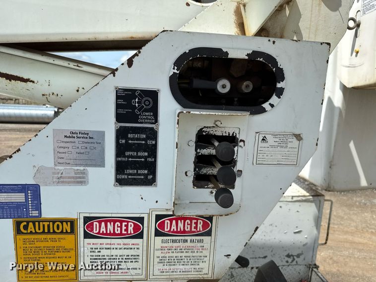 image for item EJ4734 1987 International 1754 bucket truck