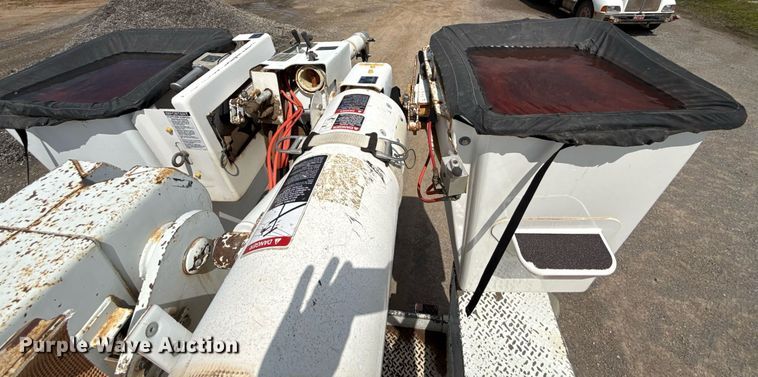 image for item EJ4734 1987 International 1754 bucket truck