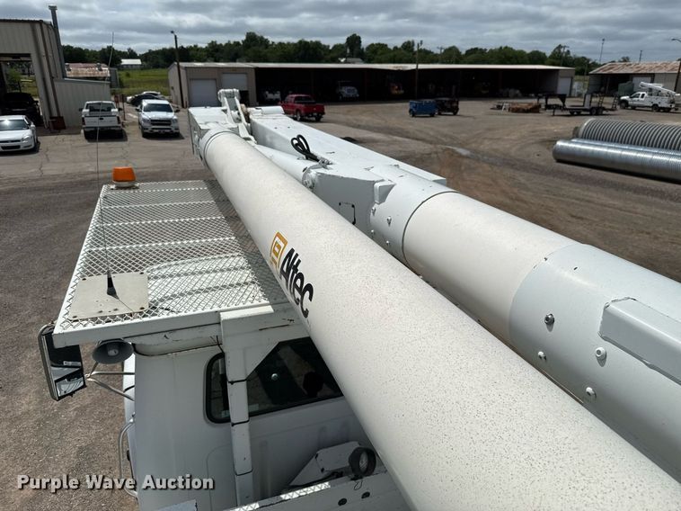 image for item EJ4734 1987 International 1754 bucket truck