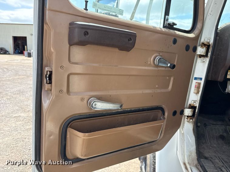 image for item EJ4734 1987 International 1754 bucket truck