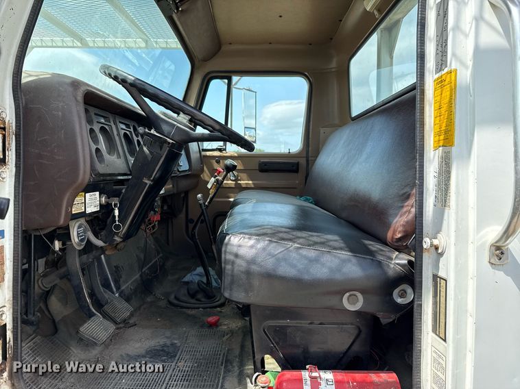 image for item EJ4734 1987 International 1754 bucket truck