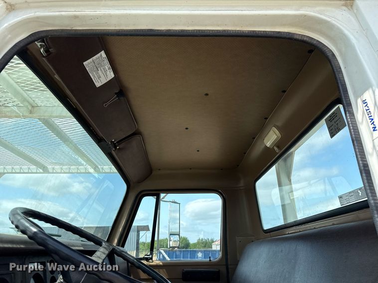 image for item EJ4734 1987 International 1754 bucket truck