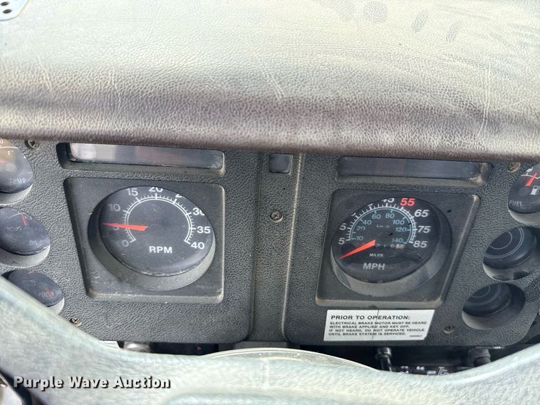 image for item EJ4734 1987 International 1754 bucket truck