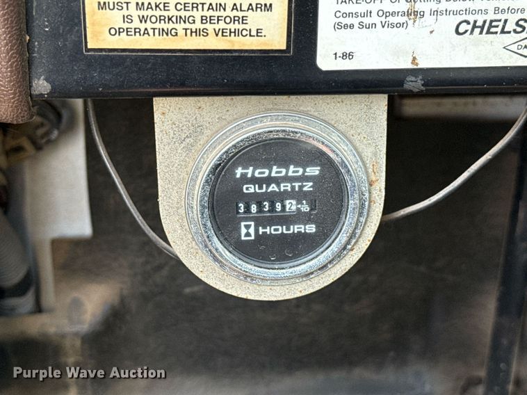 image for item EJ4734 1987 International 1754 bucket truck