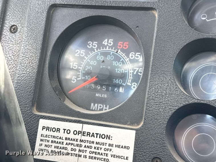 image for item EJ4734 1987 International 1754 bucket truck