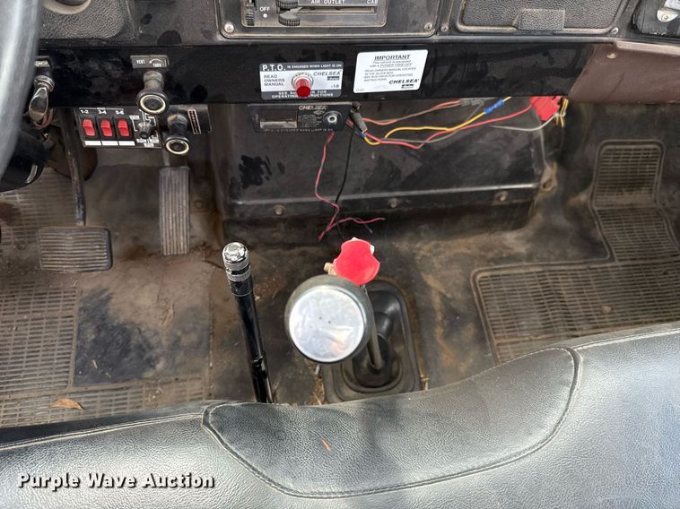 image for item EJ4734 1987 International 1754 bucket truck