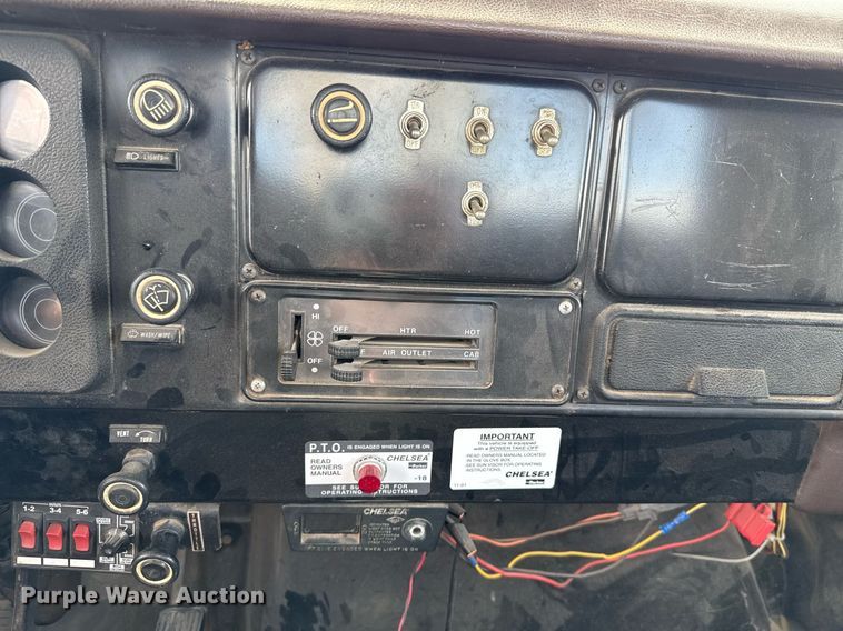 image for item EJ4734 1987 International 1754 bucket truck