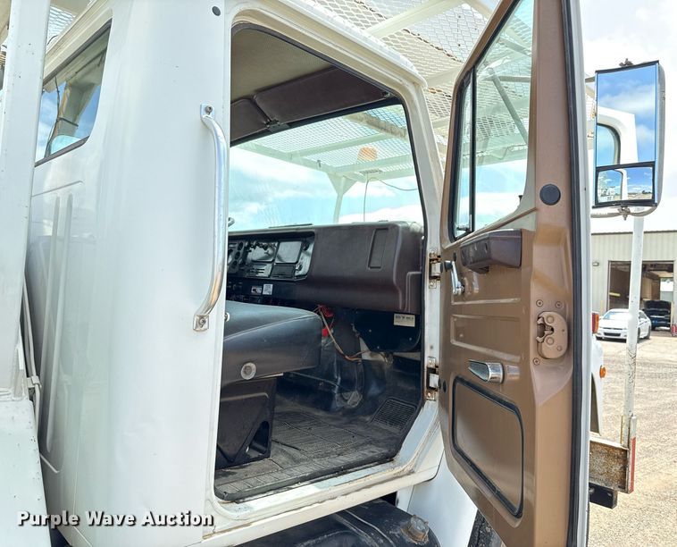 image for item EJ4734 1987 International 1754 bucket truck