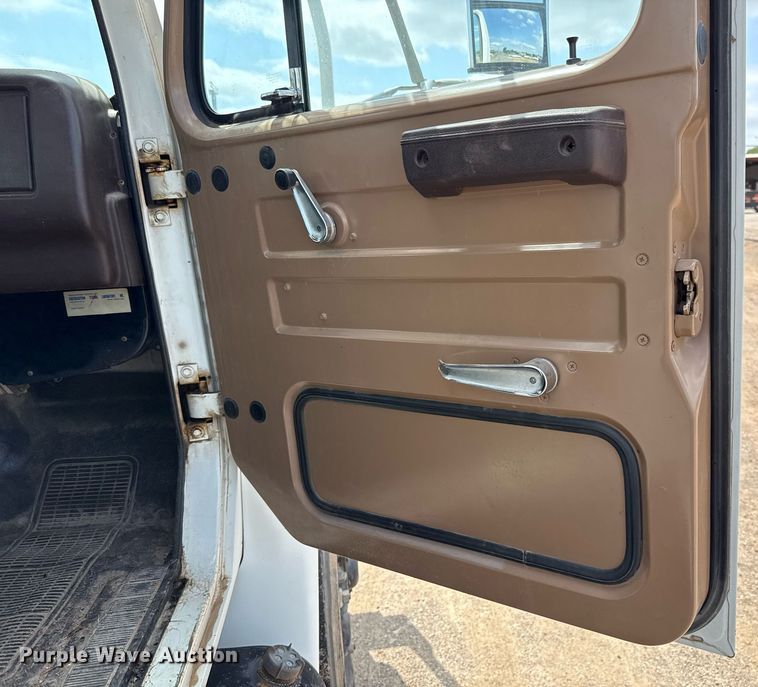 image for item EJ4734 1987 International 1754 bucket truck