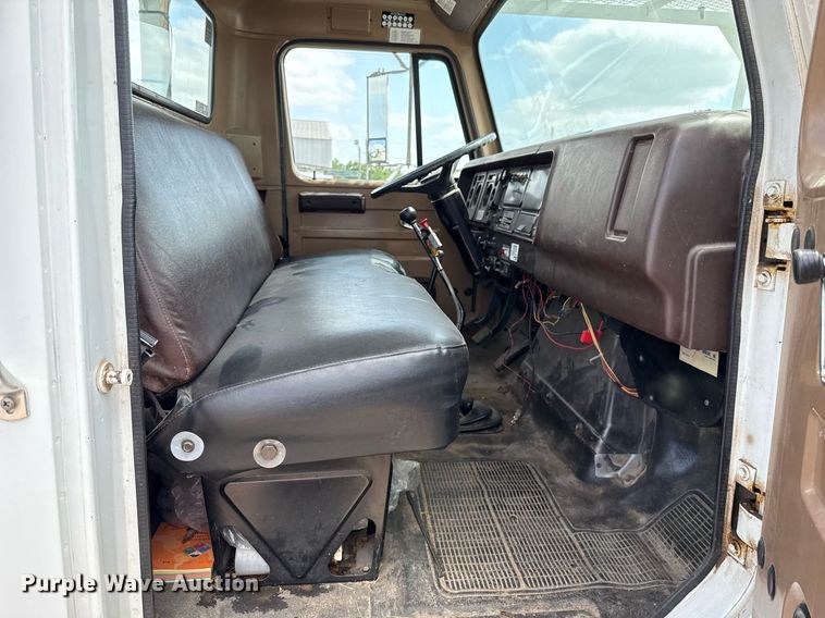 image for item EJ4734 1987 International 1754 bucket truck