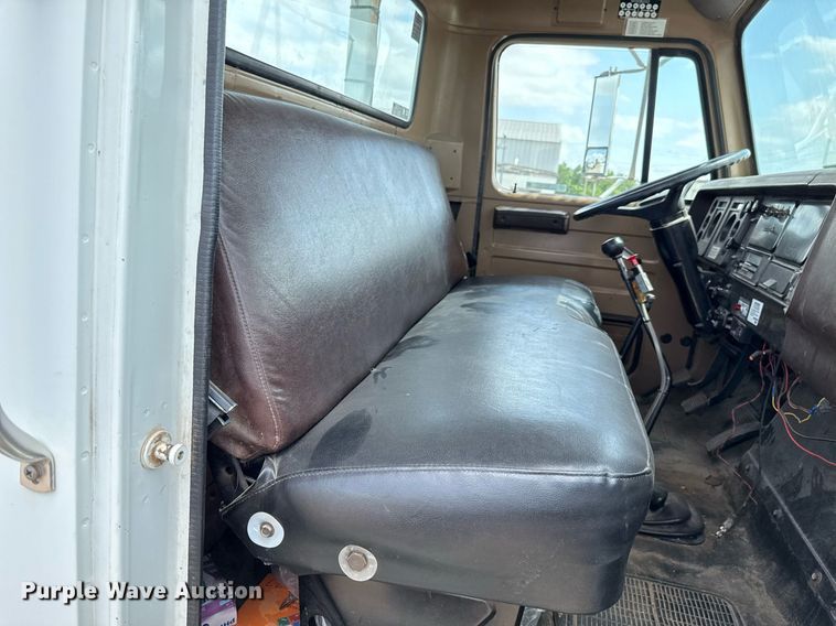 image for item EJ4734 1987 International 1754 bucket truck