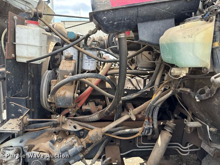 image for item EJ4734 1987 International 1754 bucket truck