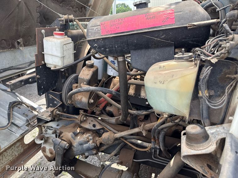 image for item EJ4734 1987 International 1754 bucket truck