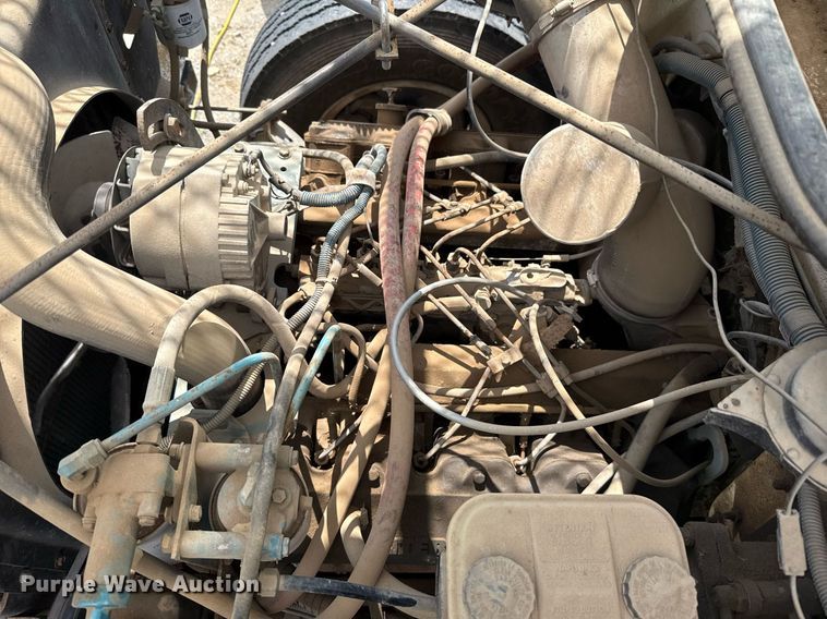 image for item EJ4734 1987 International 1754 bucket truck