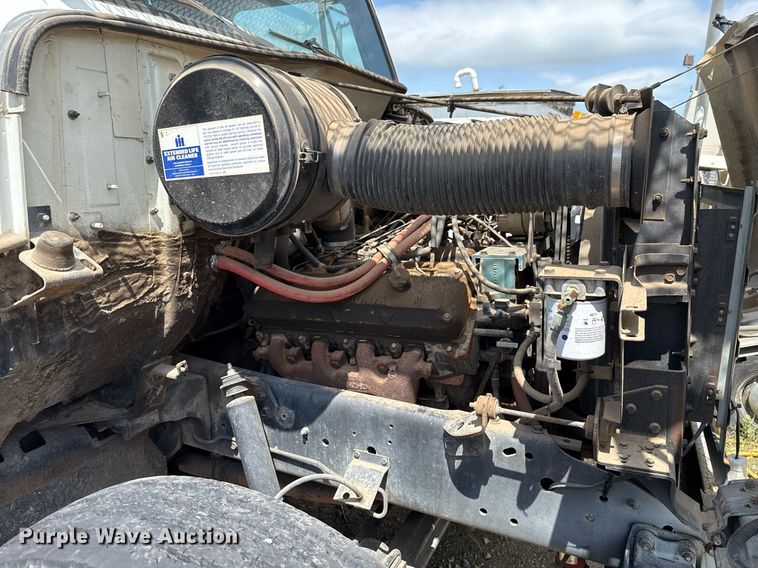 image for item EJ4734 1987 International 1754 bucket truck