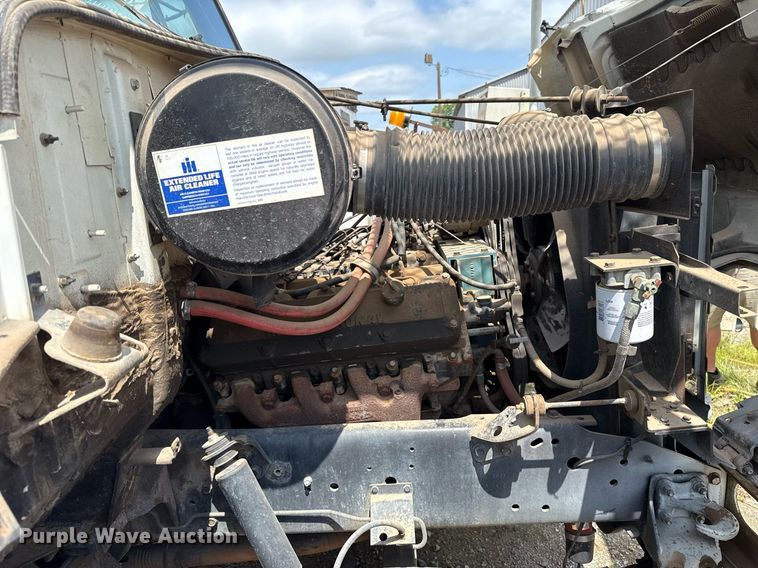 image for item EJ4734 1987 International 1754 bucket truck