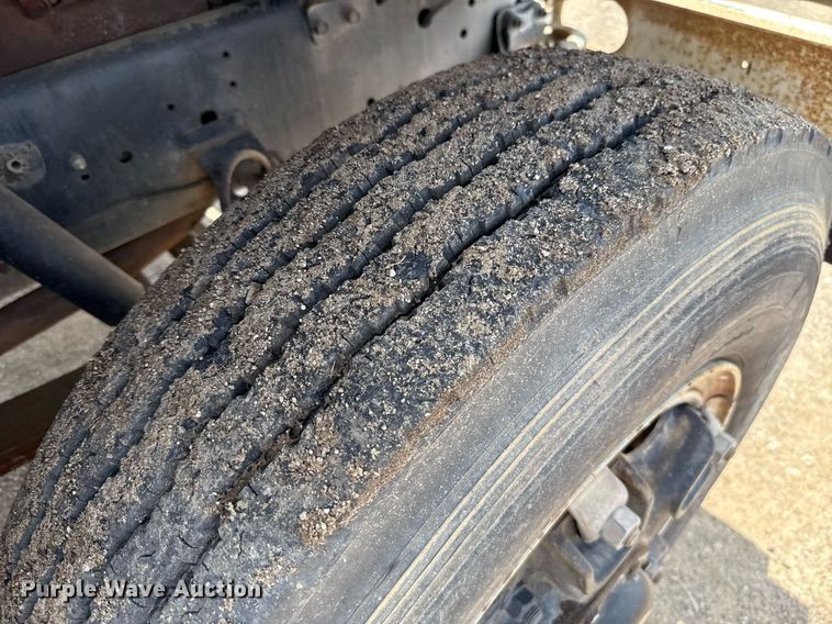 image for item EJ4734 1987 International 1754 bucket truck