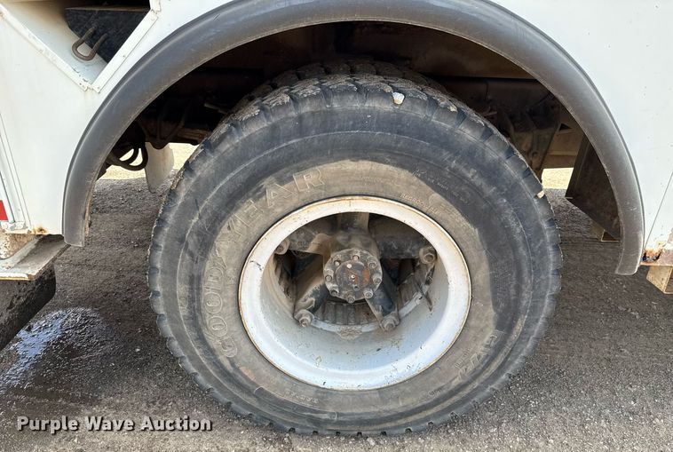 image for item EJ4734 1987 International 1754 bucket truck