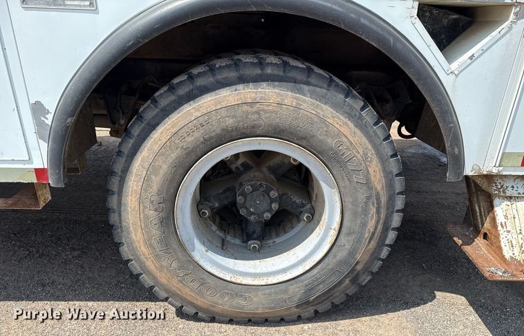 image for item EJ4734 1987 International 1754 bucket truck