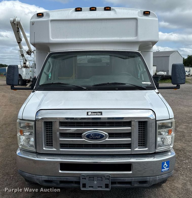image for item EJ4735 2011 Ford E450 shuttle bus
