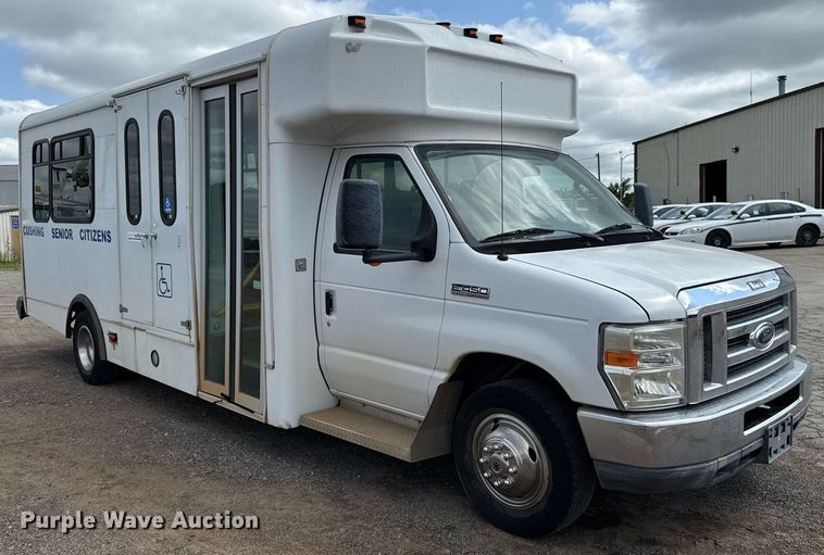 image for item EJ4735 2011 Ford E450 shuttle bus
