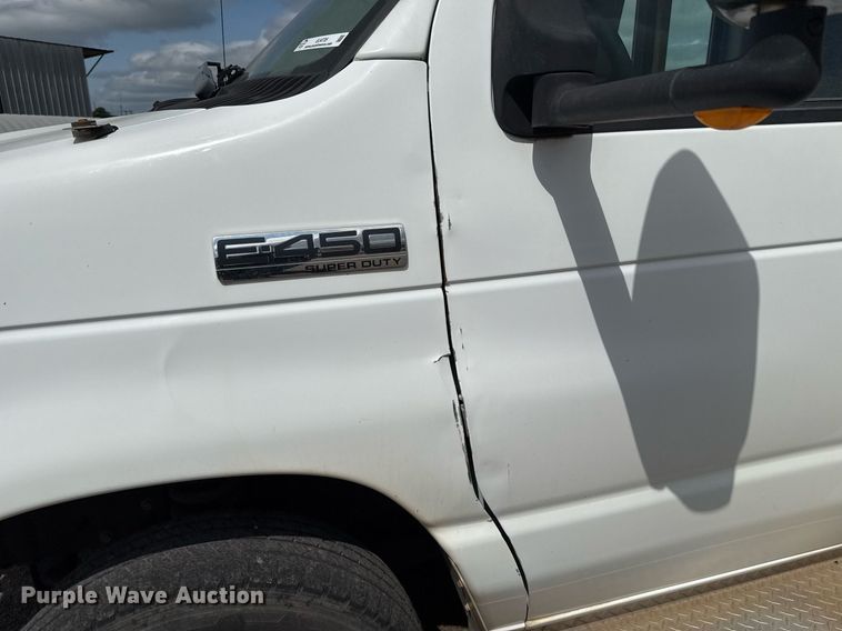 image for item EJ4735 2011 Ford E450 shuttle bus