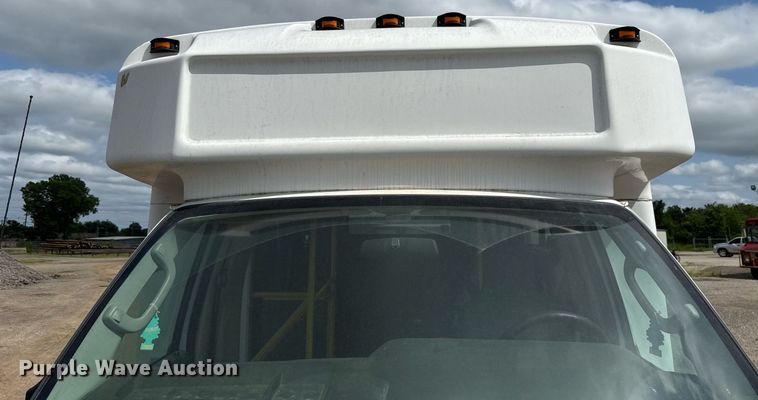 image for item EJ4735 2011 Ford E450 shuttle bus