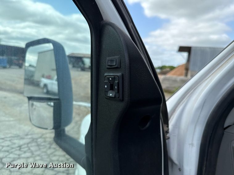 image for item EJ4735 2011 Ford E450 shuttle bus