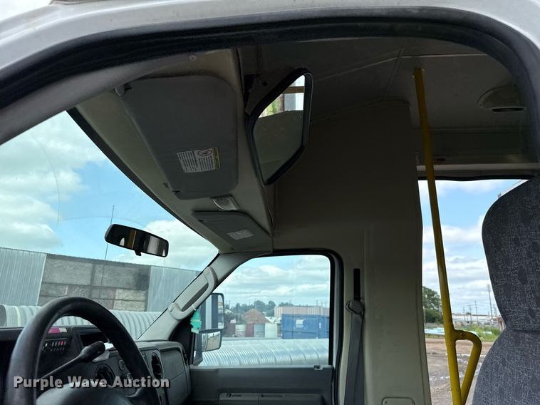 image for item EJ4735 2011 Ford E450 shuttle bus