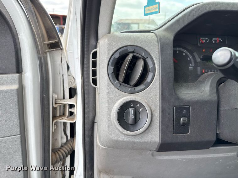 image for item EJ4735 2011 Ford E450 shuttle bus