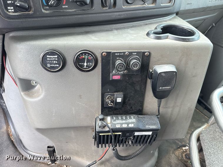 image for item EJ4735 2011 Ford E450 shuttle bus