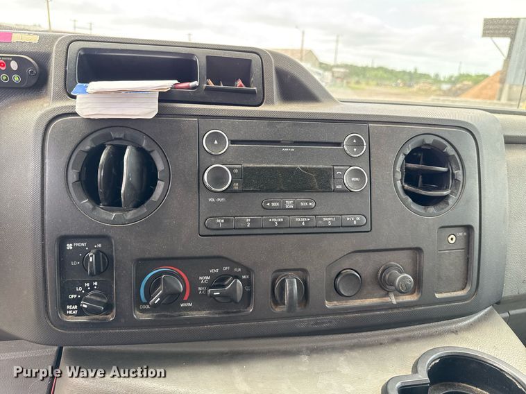 image for item EJ4735 2011 Ford E450 shuttle bus