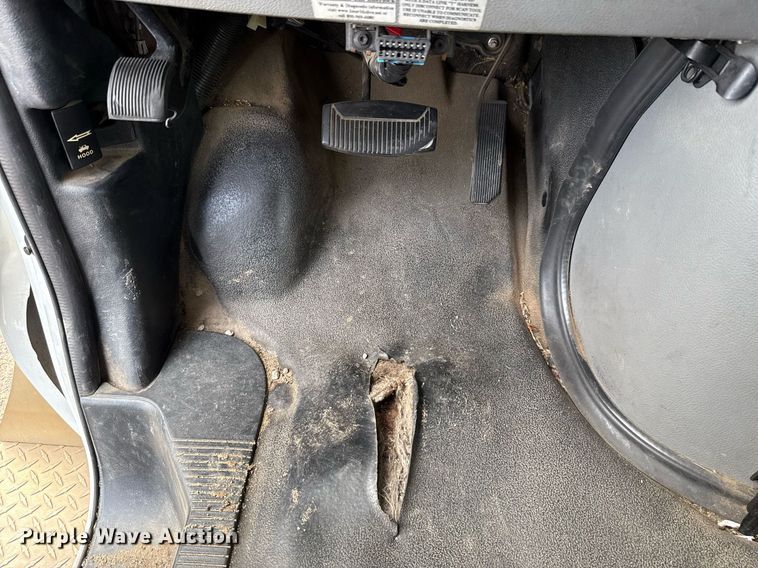 image for item EJ4735 2011 Ford E450 shuttle bus