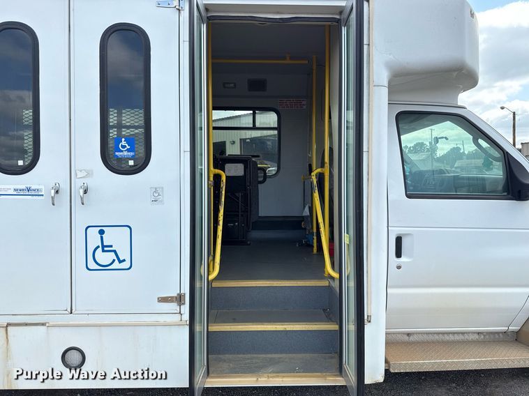 image for item EJ4735 2011 Ford E450 shuttle bus
