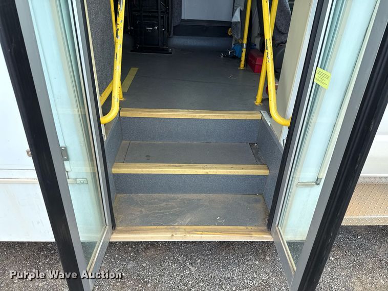 image for item EJ4735 2011 Ford E450 shuttle bus