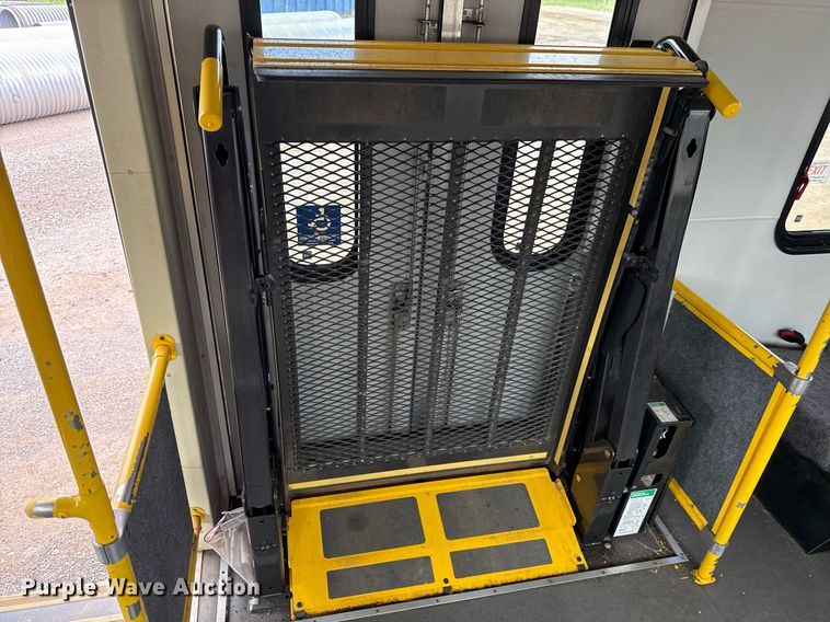 image for item EJ4735 2011 Ford E450 shuttle bus