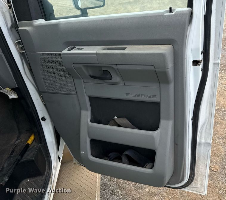 image for item EJ4735 2011 Ford E450 shuttle bus