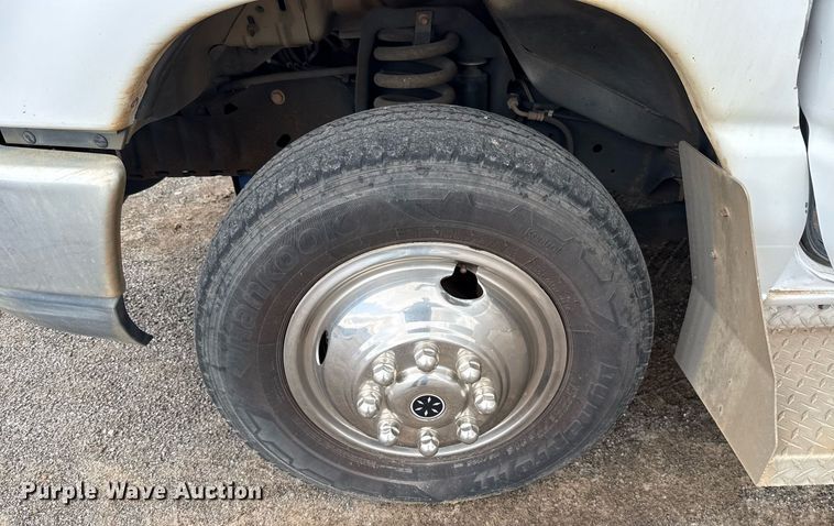 image for item EJ4735 2011 Ford E450 shuttle bus