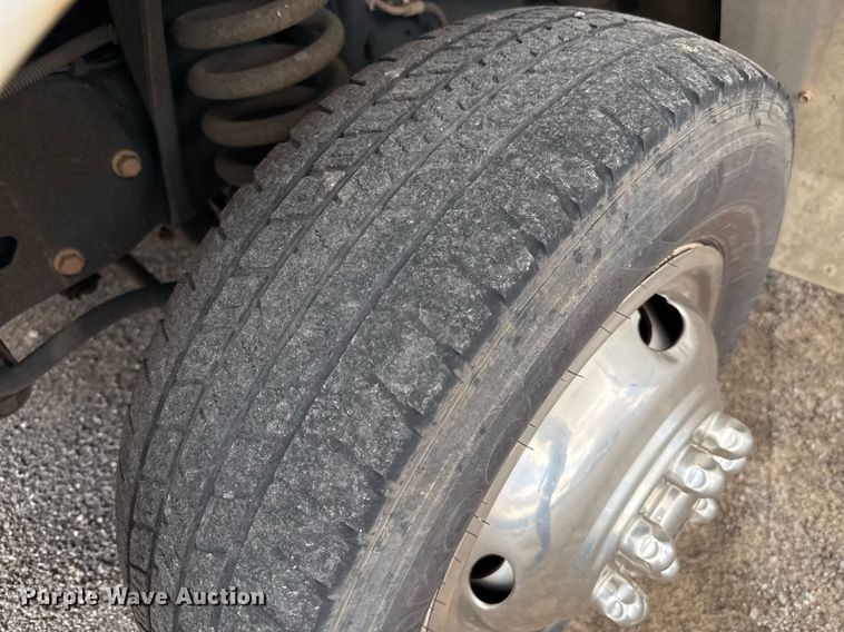 image for item EJ4735 2011 Ford E450 shuttle bus