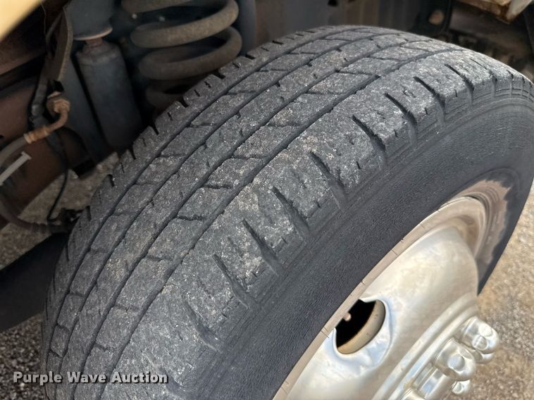 image for item EJ4735 2011 Ford E450 shuttle bus