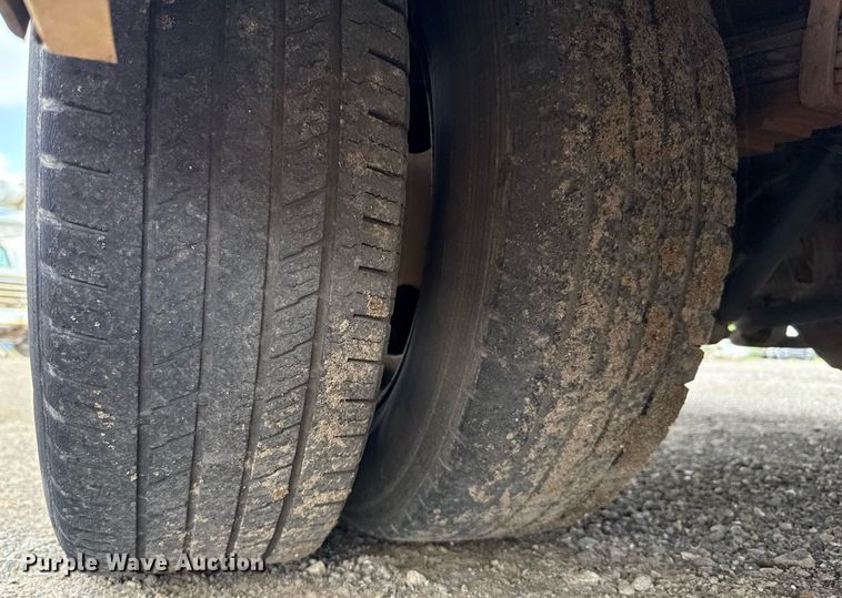 image for item EJ4735 2011 Ford E450 shuttle bus