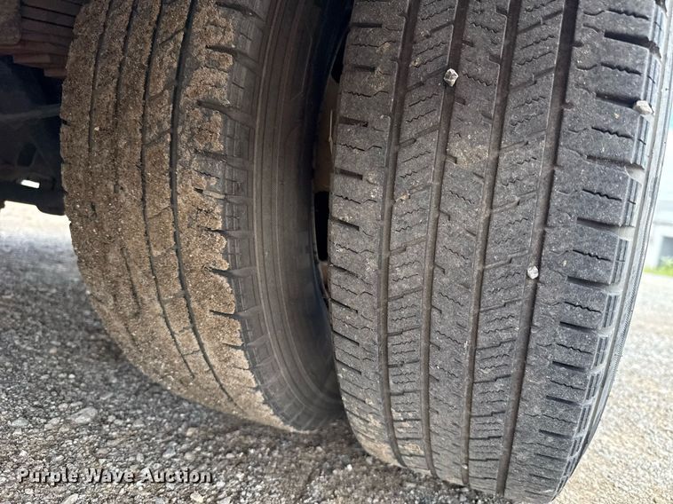 image for item EJ4735 2011 Ford E450 shuttle bus