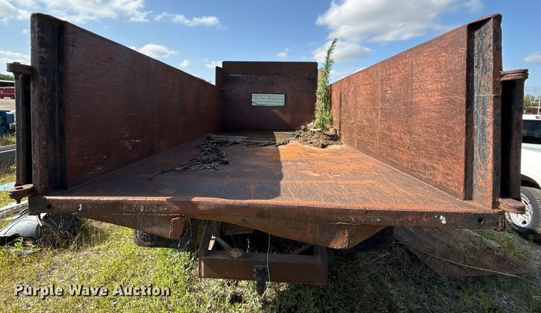 image for item EJ4740 1993 Ford F700 dump truck